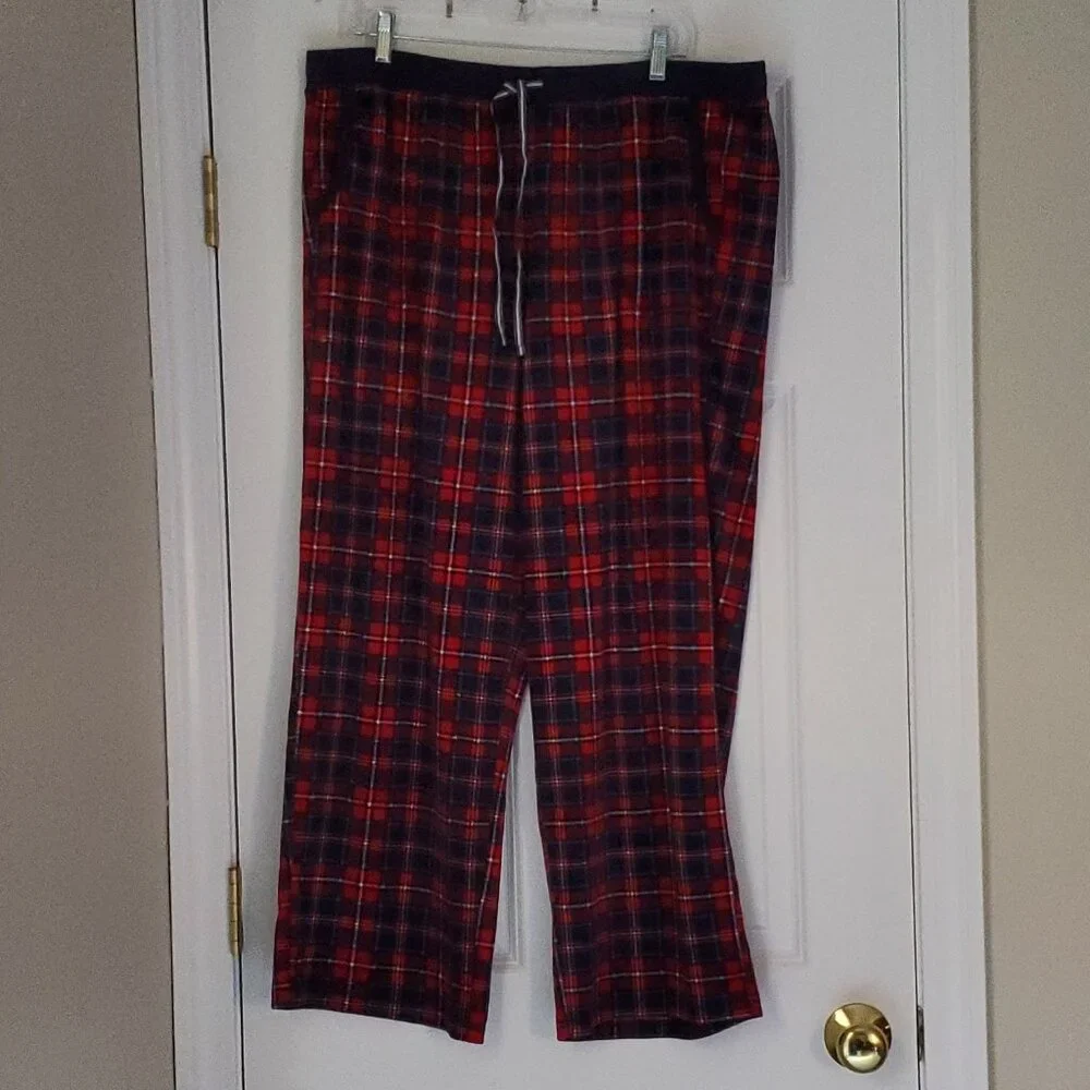 Nautica Super Soft Velvet Feel 2pc Long Sleeve Top Pants Pajama Set in Red Plaid